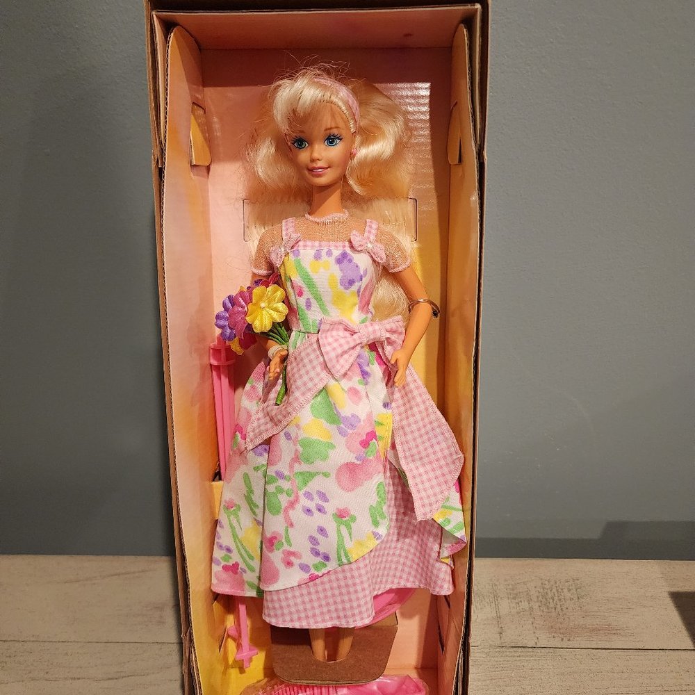 Vintage 1996 Spring Petals Barbie NIB